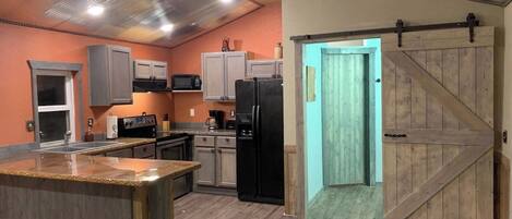 Refrigerador, microondas, horno y parrilla de estufa