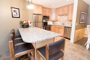 Fridge, microwave, stovetop, dishwasher