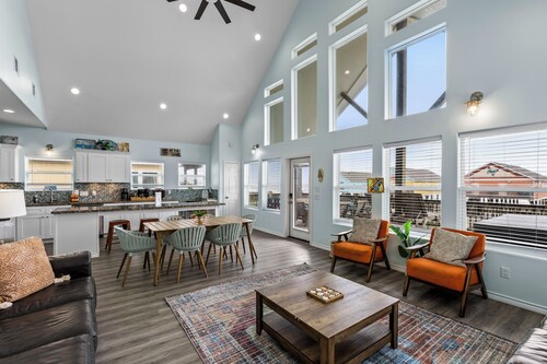 Hot Tub w/ Ocean Views, Game Room, Firepit