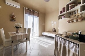 Dining - Casa Dolce Casa - Guest House - "Romantic" Room on the Via delle Ceramiche (Santo Stefano di Camastra)