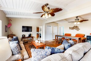 Télévision, lecteur de DVD, vidéothèque