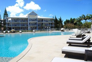 Outdoor pool - BRIGHT APARTMENT WITH LARGE TERRACE AND SWIMMING POOL: (SAINT FRANCOIS)