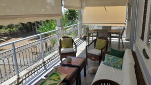 屋外ダイニングエリア