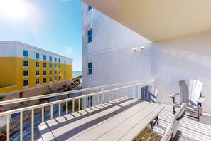 Outdoor dining - Inviting, Coastal Condo On Okaloosa Island Waterfall, Lazy River (Fort Walton Beach)