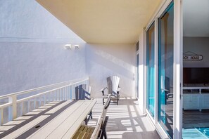 Outdoor dining - Inviting, Coastal Condo On Okaloosa Island Waterfall, Lazy River (Fort Walton Beach)