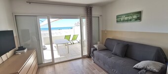 Waterfront - Apartment in 1st line - Sea view