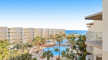 Een verwarmd zwembad