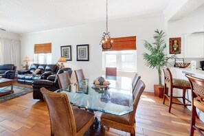 TV, DVD player, video library - Gulf-front Perdido Key Condo with Waterfront Pool/Hot Tub and Oceanfront Balcony (Perdido Key)