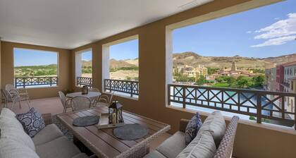 Lakeview Haven: Unwind with Panoramic Serenity