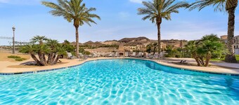 Lakeview Haven: Unwind with Panoramic Serenity