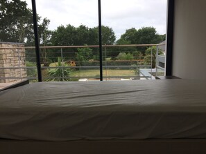 3 bedrooms, WiFi - Contemporary house with swimming pool, jacuzzi and gym. (Locminé)