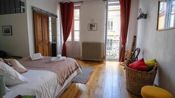1 chambre, fer et planche à repasser, Wi-Fi gratuit, draps fournis