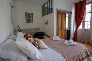 1 chambre, fer et planche Ă repasser, Wi-Fi gratuit, draps fournis
