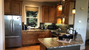 Private kitchen - Asheville Area Mountain Home (Fletcher)
