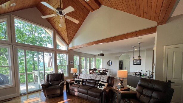 Living area - Asheville Area Mountain Home (Fletcher)