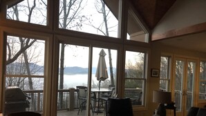 Living area - Asheville Area Mountain Home (Fletcher)