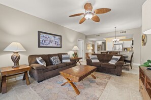 Téléviseur, lecteur de DVD, sélection de films