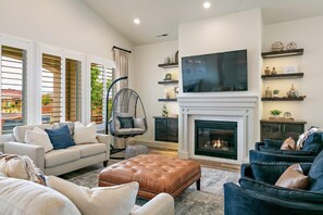 Fireplace - Arcadia 26 | GREAT Location near pools/clubhouse * Sleeps 16 (Santa Clara)