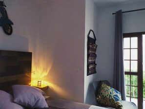 1 slaapkamer, een strijkplank/strijkijzer, wifi, beddengoed