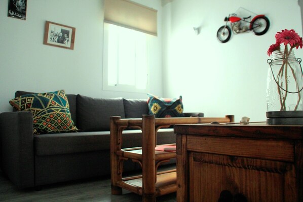 TV - Beautiful Casita in the old town in Patio Andaluz 3 minutes from the Beach (Conil de la Frontera)
