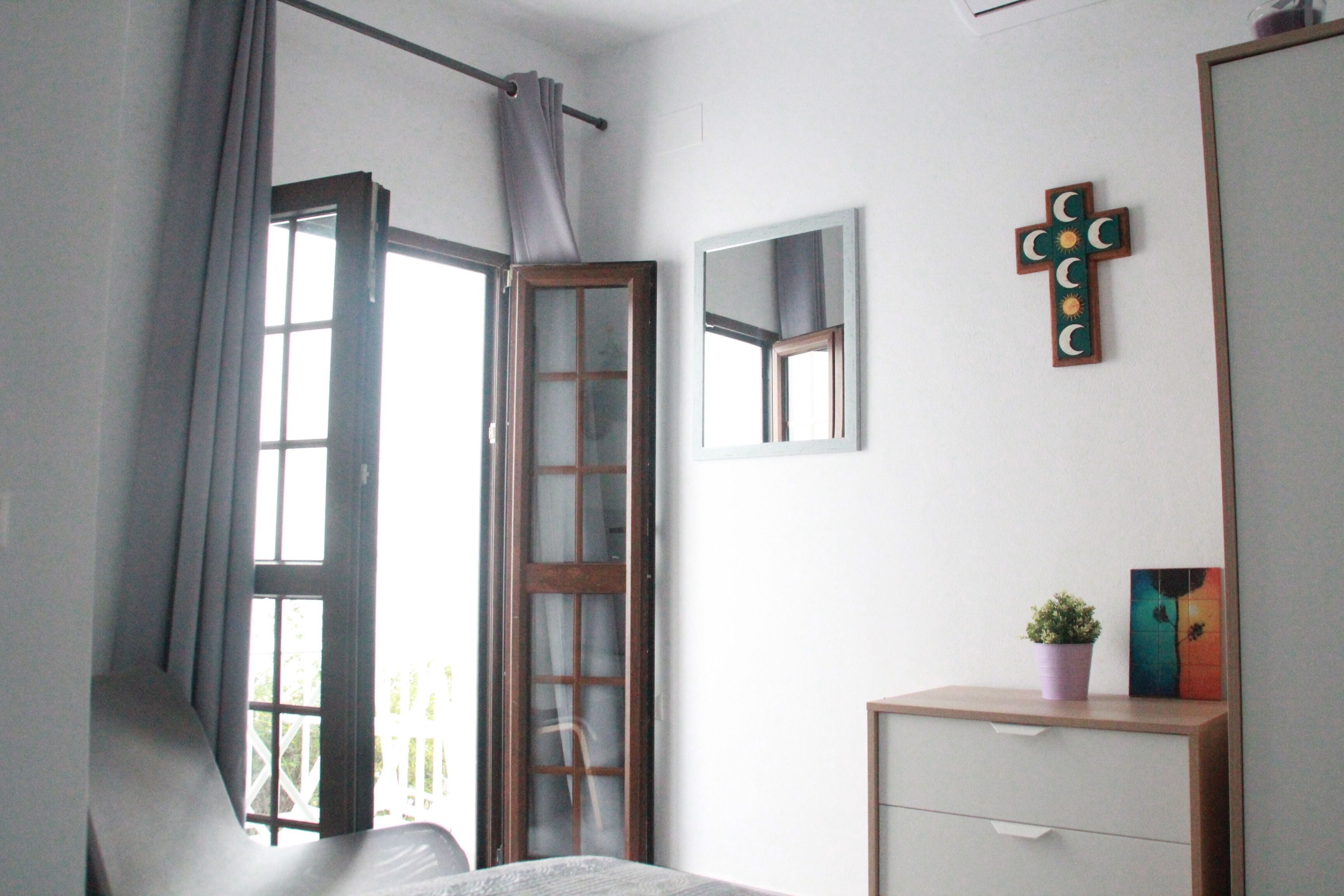 1 slaapkamer, een strijkplank/strijkijzer, wifi, beddengoed
