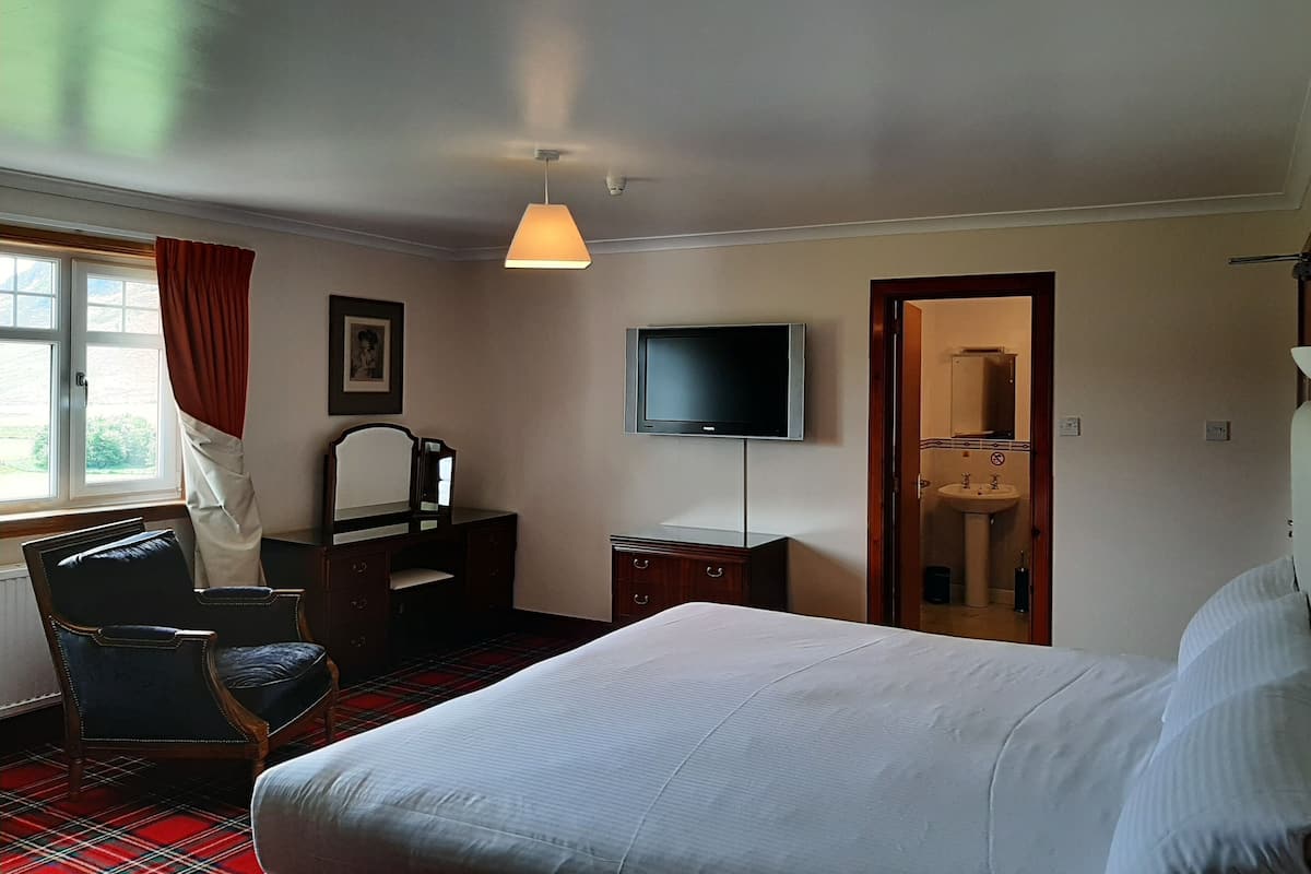 Double Room | Soundproofing, iron/ironing board (on request), WiFi (free)