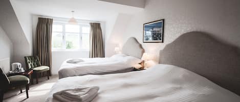 Chambre familiale | DĂ©cor unique, ameublement unique, systĂšme dâinsonorisation