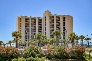 Exterior - Spacious fourth-floor condo - Complimentary BEACH SERVICE (Navarre Beach)