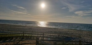 Sun-loungers - Charming Little Beach House in Prime Location (Seaside Park)