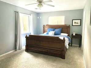 3 slaapkamers, een strijkplank/strijkijzer, wifi, beddengoed