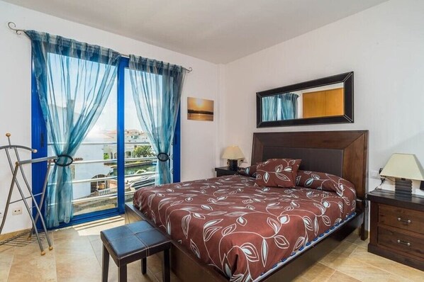 3 bedrooms, iron/ironing board, free WiFi