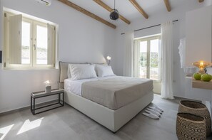 2 bedrooms, iron/ironing board, WiFi