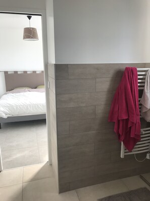 4 bedrooms, free WiFi, bed sheets