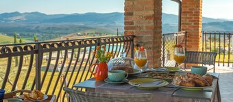 Beautiful private villa with A/C, hot tub, WIFI, private pool, patio and panoramic view