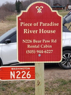 Exterior detail - Piece of Paradise / Private Hot Tub (Holcombe)