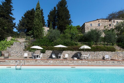 OLIVE TREES HOUSE WITH POOL
