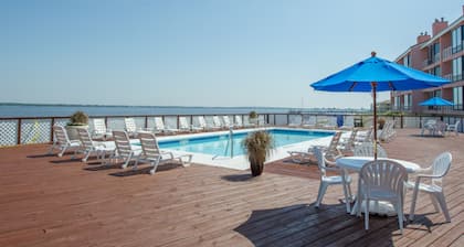 Sound side condo with pool, central AC, & washer/dryer - snowbirds welcome