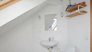 Bathroom - Quaint Holiday Home in Jutland near Beaches (Logstor)