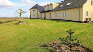 Exterior - Quaint Holiday Home in Jutland near Beaches (Logstor)