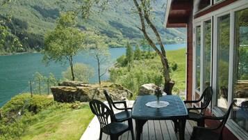 House | Outdoor dining