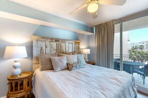 1 bedroom, iron/ironing board, WiFi, bed sheets - 3rd Floor Inviting Condo On Okaloosa Island 490 Feet Of Private Beach (Fort Walton Beach)