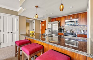 冰箱、微波炉、烤箱、炉灶