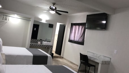 Escritorio, wifi gratis y ropa de cama