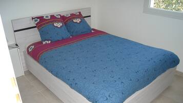 1 chambre, fer et planche Ă repasser, Wi-Fi gratuit, draps fournis