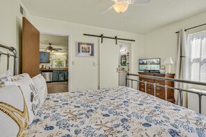 2 bedrooms, desk, iron/ironing board, travel crib