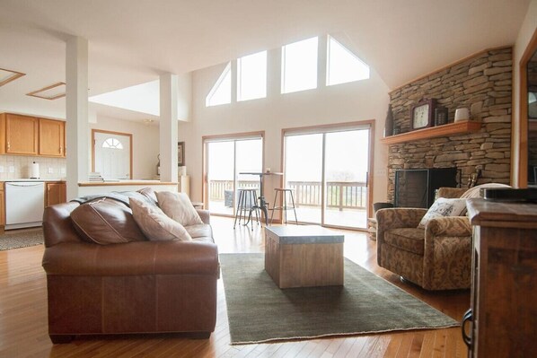 Smart TV, fireplace