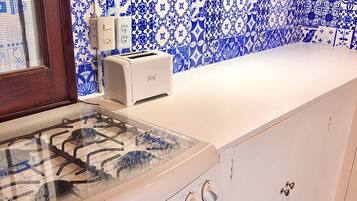 Microwave, oven, stovetop, blender