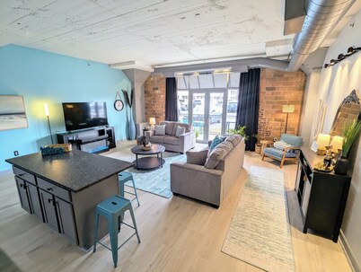 NEWLY UPDATED LIFE ON THE BAY-GET-AWAY SLEEPS 4