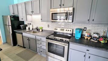 冰箱、微波炉、烤箱、炉灶