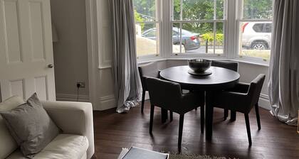 Tynemouth apartment in superb location overlooking the river. Dog friendly